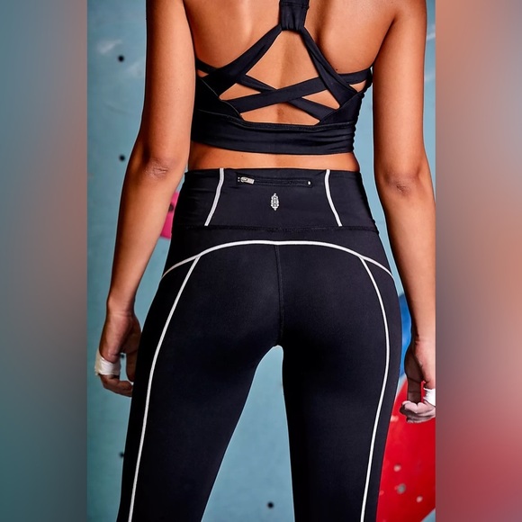 Free People Movement High-Rise 7/8 You're A Peach Leggings Blk-Still Full Price - Picture 6 of 9